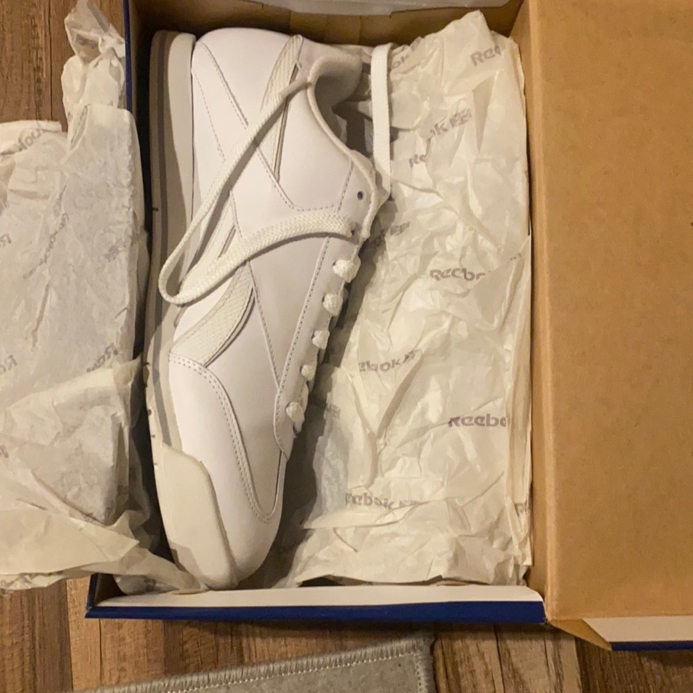 Men’s white 11 Redbox classic shoe